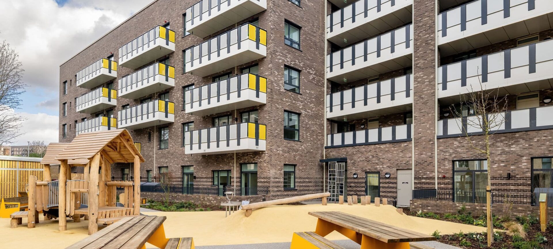 Tustin estate externals march26 50 credit Bouygues